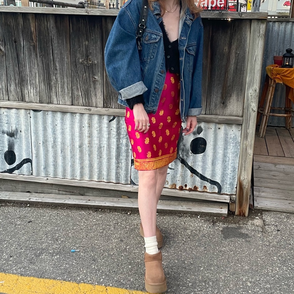 2000s pink skirt